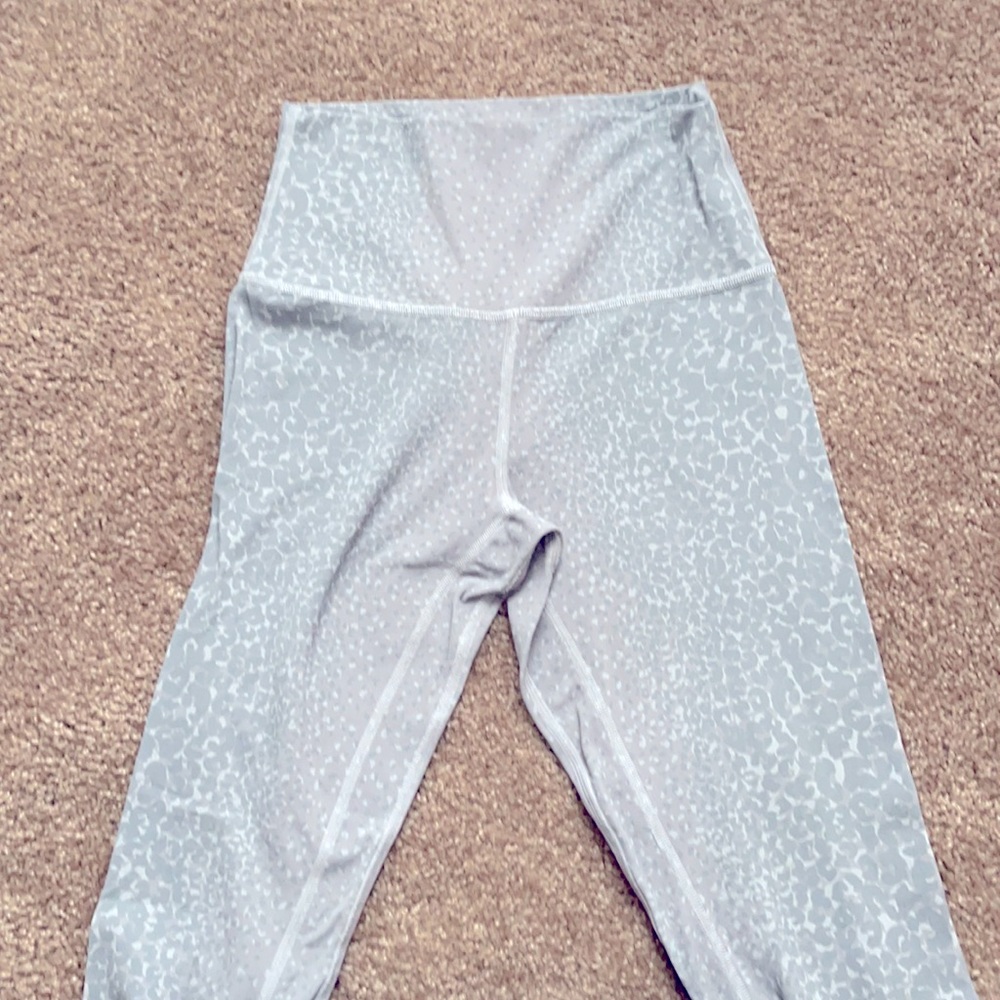 🔈🔴SOLD🔴🔈Lululemon Aligns Size 4.